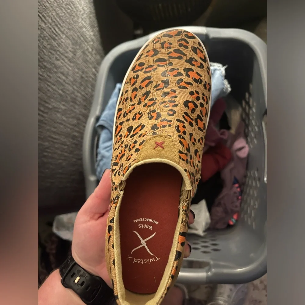 TWISTED X GIRLS' LEOPARD PRINT CASUAL SHOES - MOC TOE